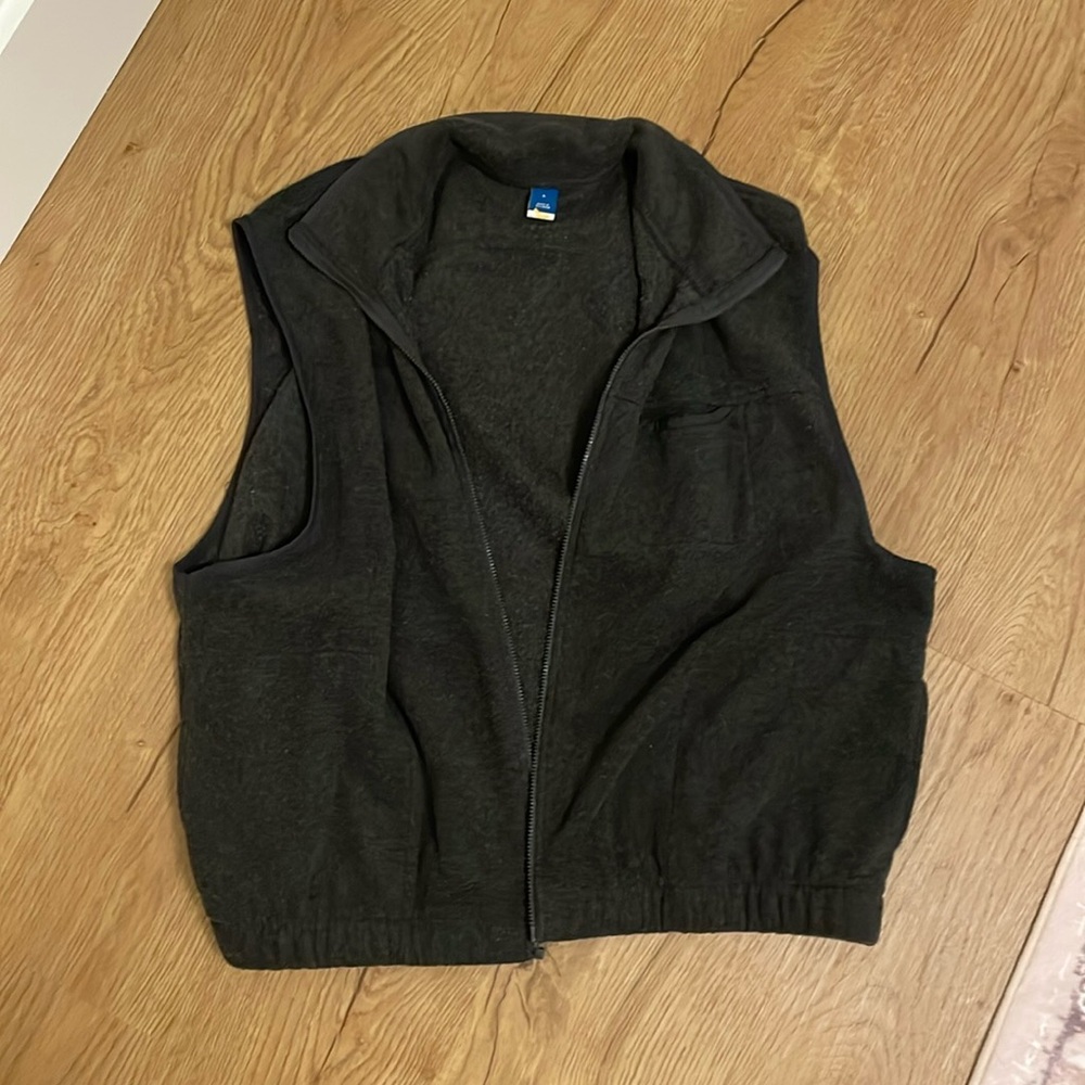 Cropped fleece vest